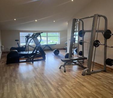 Motherwell Apartamento | 2 Bed Flat - Sleeps 4 - Pets - Hot Tub - Gym
