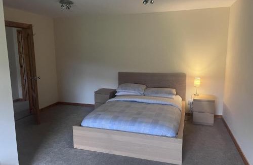 Motherwell Apartamento | 2 Bed Flat - Sleeps 4 - Pets - Hot Tub - Gym