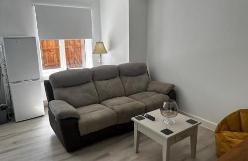 Long Eaton Apartamento | 2 Bed Flat - Sleeps 8 - Pets - Garden - Parking