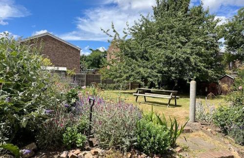 Hampton Wick Apartamento | 2 bed flat - SW London with parking