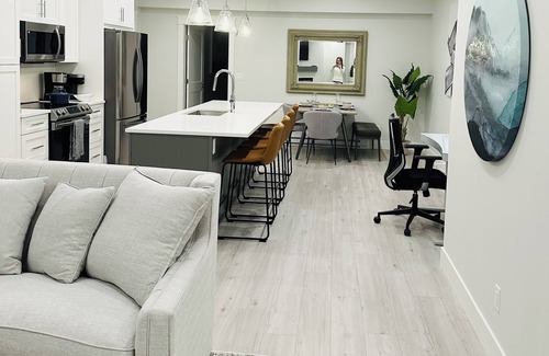 Langley Apartamento | 2-Bed Guest Suite: Your Premier Luxury Getaway-Close to Thunderbird & Wineries