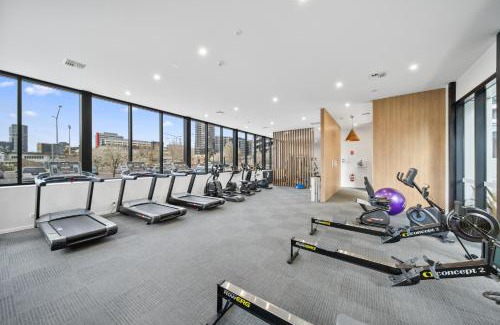 Phillip Apartamento | 2-Bed Haven: Impeccable Interiors & Chic Amenities