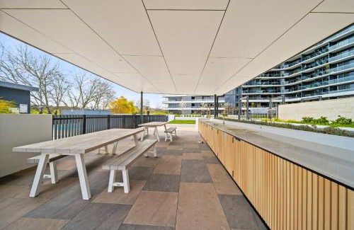 Phillip Apartamento | 2-Bed Haven: Impeccable Interiors & Chic Amenities