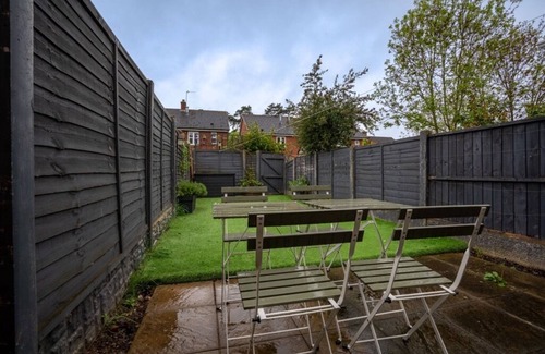 Marston Green Casa | 2 Bed Home - HS2, NEC, Resorts World & BHX Airport