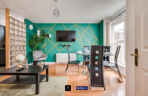 Ormeau Casa | 2 Bed House By Boyeilles Apartments Short Lets & Serviced Accommodation Belfast With Balcony & Free Parking