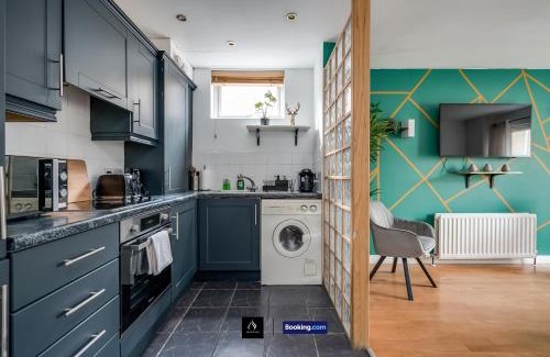 Ormeau Casa | 2 Bed House By Boyeilles Apartments Short Lets & Serviced Accommodation Belfast With Balcony & Free Parking