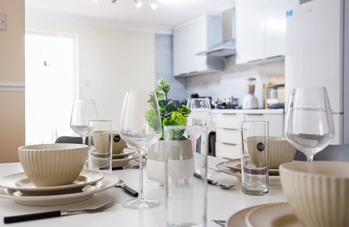 Addiscombe Casa | 2 Bed House | Croydon | Sleeps 6 | Contractors | Families