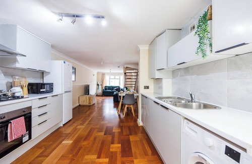 Addiscombe Casa | 2 Bed House | Croydon | Sleeps 6 | Contractors | Families