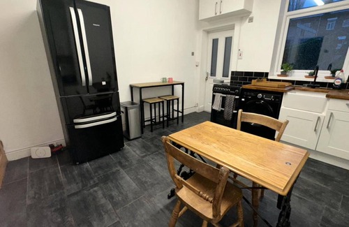 Chesterfield Casa | 2-bed House in Chesterfield Free Parking Garden