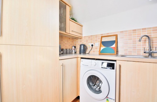 Barry Casa | 2 Bed House Near Beach with Free Parking