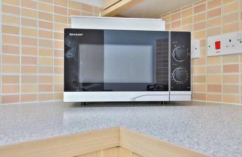 Barry Casa | 2 Bed House Near Beach with Free Parking
