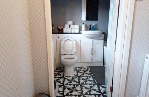 Bolton Casa | 2 Bed House - Sleeps 4 - Pets - Garden - Parking