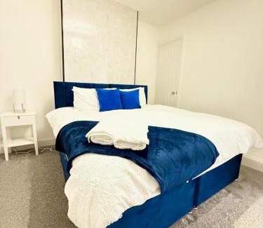 Welford Casa | 2 Bed House - Sleeps 5 - Garden - Parking - Wifi
