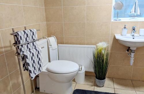 Rostrevor Casa | 2 Bed House - Sleeps 6 - Parking - Wifi