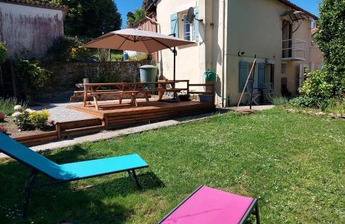 Confolens Casa | 2 Bed House with Mountain View Garden and Bbq