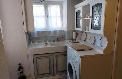 Confolens Casa | 2 Bed House with Mountain View Garden and Bbq