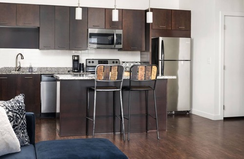 Grandview Heights Apartamento | 2-Bed in a Luxury Building