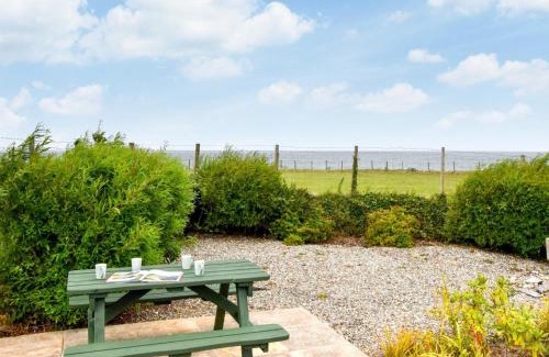 Dinas Casa | 2 Bed in Aberdesach 92082