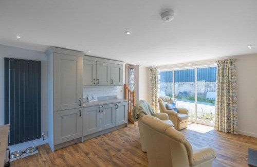Aberdovey Casa | 2 Bed in Aberdovey DY049
