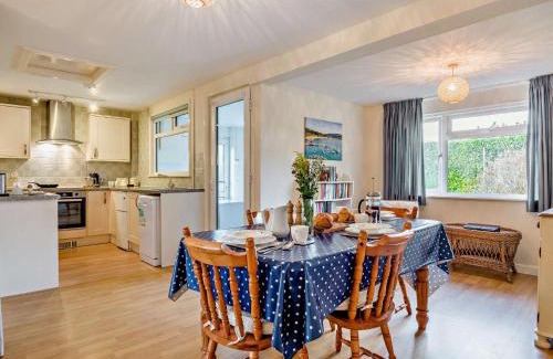 Axminster Casa | 2 Bed in Charmouth 50033