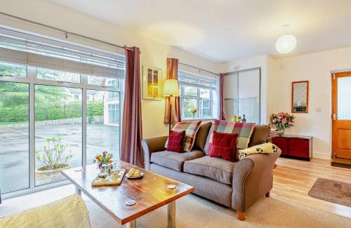 Mangotsfield Casa | 2 Bed in Cheltenham 49336