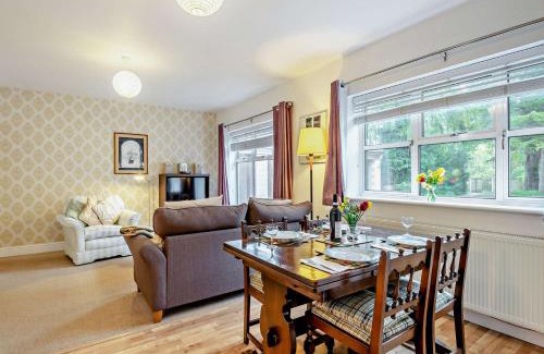 Mangotsfield Casa | 2 Bed in Cheltenham 49336