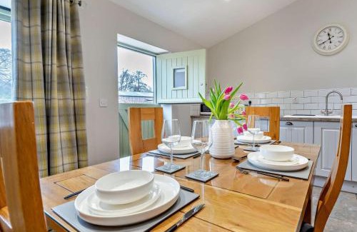 Pontypool Casa | 2 Bed in Croes-y-pant 58962
