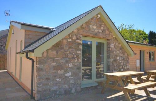 Pontypool Casa | 2 Bed in Croes-y-pant 58961