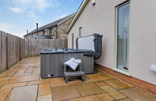 Pontypool Casa | 2 Bed in Croes-y-pant 58961