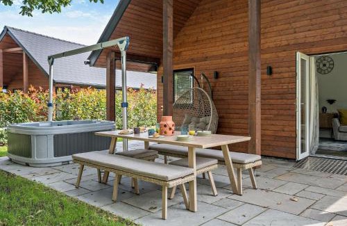 Upper Killay Casa | 2 Bed in Gower 91728