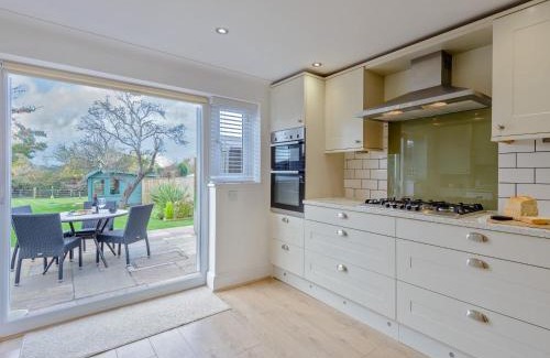 Furzebrook Casa | 2 Bed in Isle of Purbeck DC118