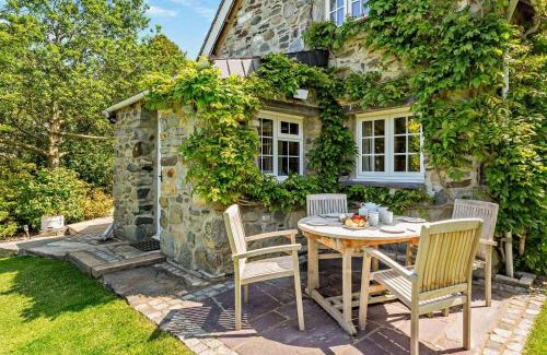 Clynnogfawr Casa | 2 Bed in Nefyn 56989