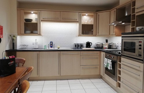 Newbury Apartamento | 2 Bed in one of Newbury's oldest buildings (19SC)