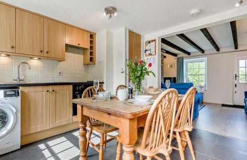 Edmonton Casa | 2 Bed in Padstow KCOTT