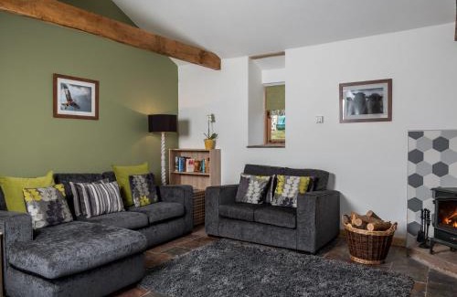 Llanfihangel Tal-y-llyn Casa | 2 Bed in Pengenffordd BN366
