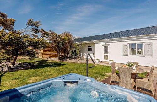 Caergeiliog Casa | 2 Bed in Rhosneigr 81515
