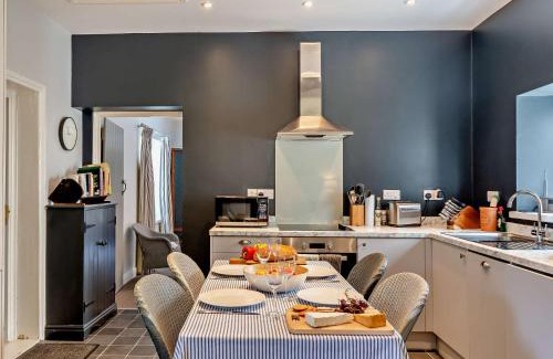 Moulton Casa | 2 Bed in Richmond G0139