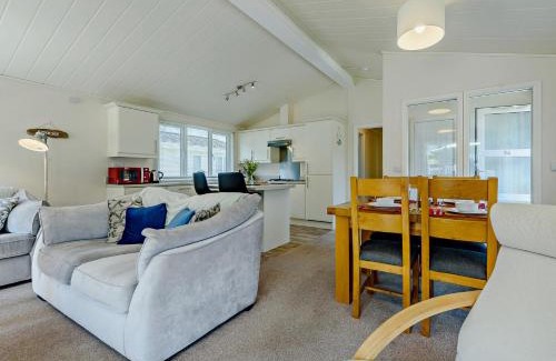 Amroth Casa | 2 Bed in Stepaside 91799