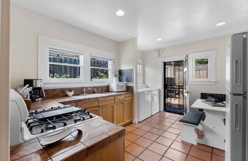 Mission Hills Casa | 2 bed, Just a few Minutes to Airport & Old Town, Great City Skyline Views