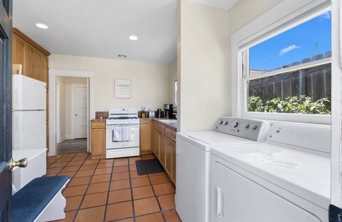 Mission Hills Casa | 2 bed, Just a few Minutes to Airport & Old Town, Great City Skyline Views