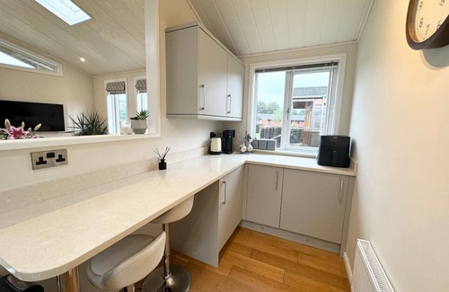 Maidenhead Cabina | 2 Bed Log Cabin w/River Views perfect for Retreat