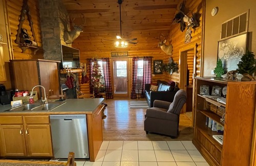 Notch Estates Cabina | La cabina de registro, al Bosque, aislada, 2 jacuzzi, Wi-Fi, senderos naturales, a 1 milla de SD