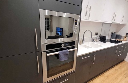 Wainscot Apartamento | 2 Bed Luxury Flat In Strood Rochester On High Street Fully Equipped