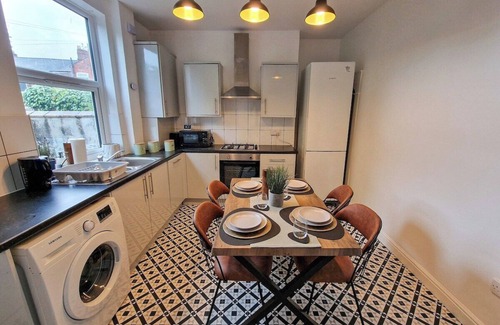 Eccles Casa | 2 Bed near City Centre by City SuperHost