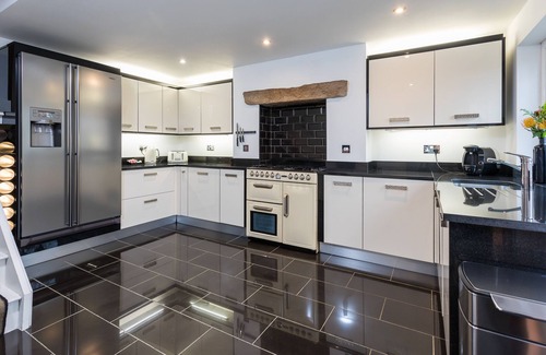 Trafford Apartamento | Ático de 2 habitaciones con terraza en la azotea + estacionamiento cerca del metro a Old Trafford & City