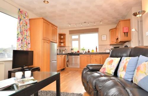 Polbathic Apartamento | 2 bed property in Whitsand Bay TYHAN