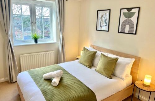 Basingstoke Apartamento | 2 Bed Serviced Apartment with Balcony, Free Parking, Wifi & Netflix in Basingstoke