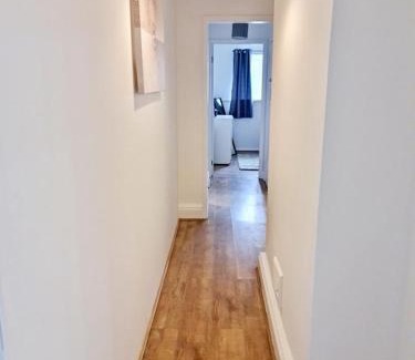 Harlow Apartamento | 2 Bed Spacious Apartment, Sleeps 4, Free Wifi, Free Parking, Amenities Nearby, Good Transport Links Nearby, Contractors and Holidays