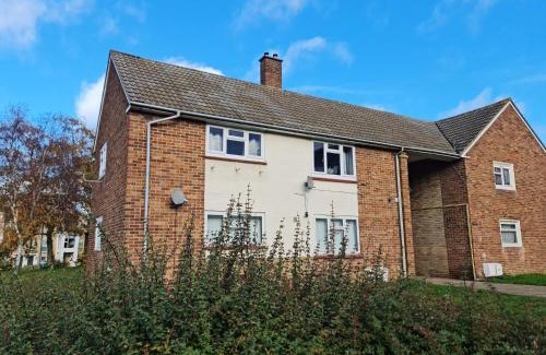 Harlow Apartamento | 2 Bed Spacious Apartment, Sleeps 4, Free Wifi, Free Parking, Amenities Nearby, Good Transport Links Nearby, Contractors and Holidays