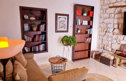 Safed Old City Casa | 2 Bed Suite in the Old City and Commercial District. 2 Balconies, Meiron Scenery